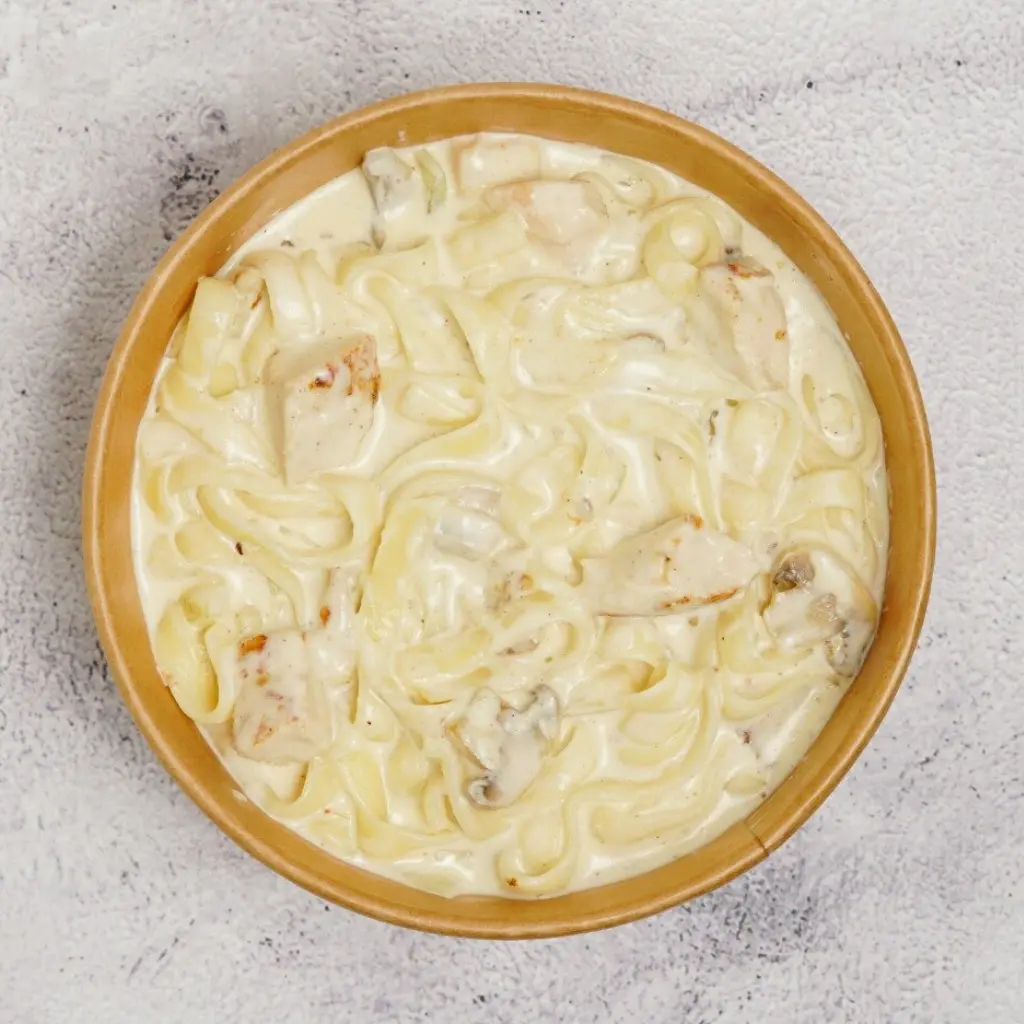 Chicken Fettuccine In White Sauce